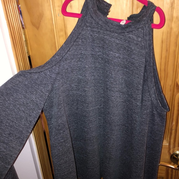 Top - Picture 2 of 2